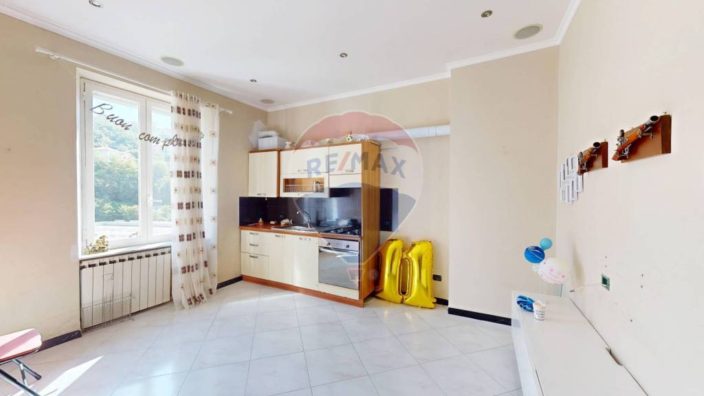 appartamento in vendita a Genova in zona Rivarolo