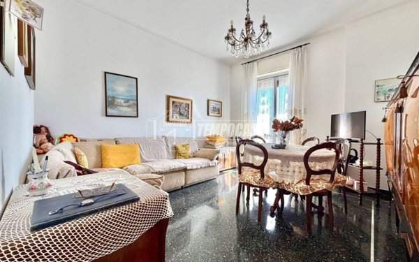 appartamento in vendita a Genova in zona Sestri Ponente