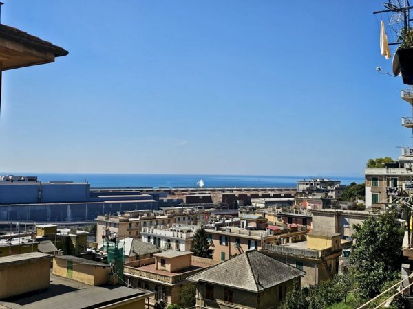 appartamento in vendita a Genova in zona Sestri Ponente