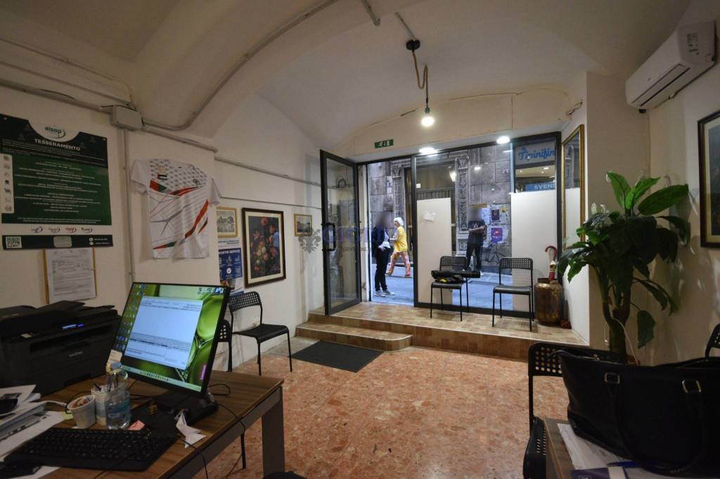negozio in vendita a Genova in zona Sottoripa / Maddalena / Molo