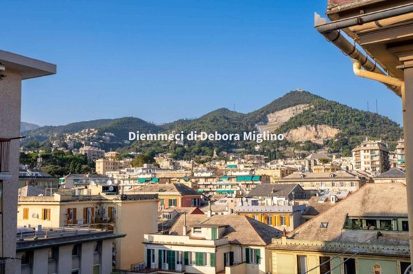 appartamento in vendita a Genova in zona Sestri Ponente