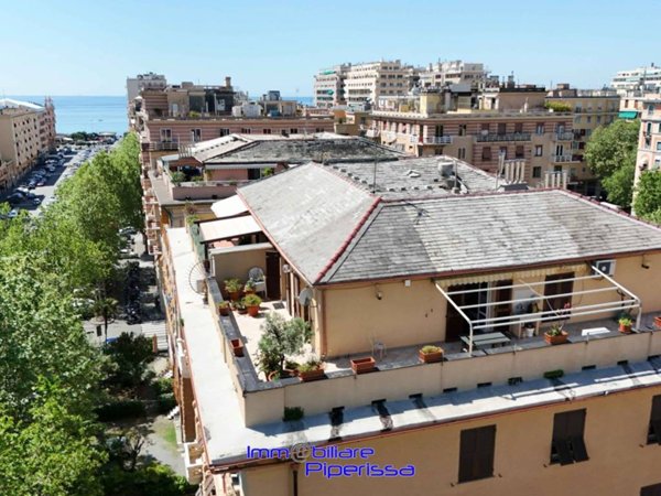appartamento in vendita a Genova in zona Foce