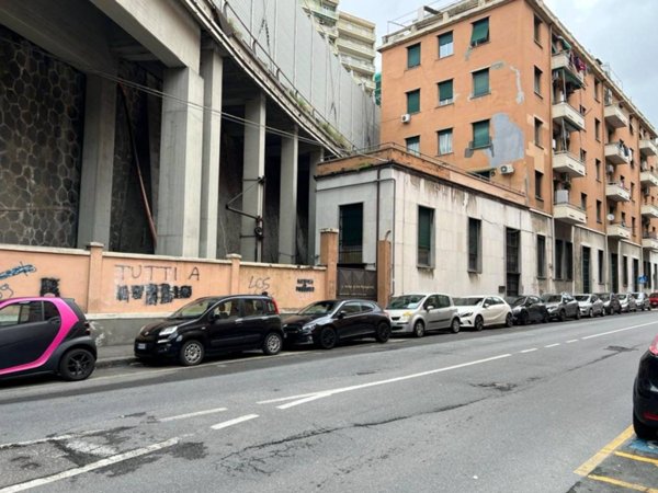 ufficio in vendita a Genova in zona Sampierdarena