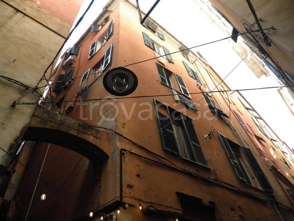 appartamento in vendita a Genova in zona Sottoripa / Maddalena / Molo