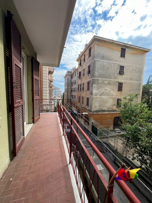 appartamento in vendita a Genova in zona Sestri Ponente