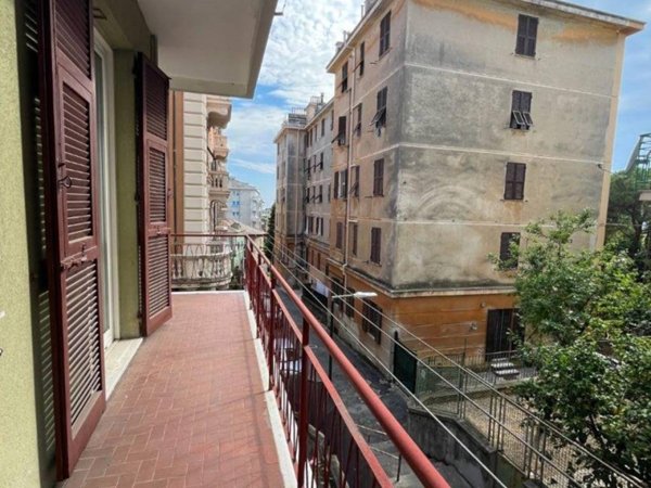 appartamento in vendita a Genova in zona Sestri Ponente
