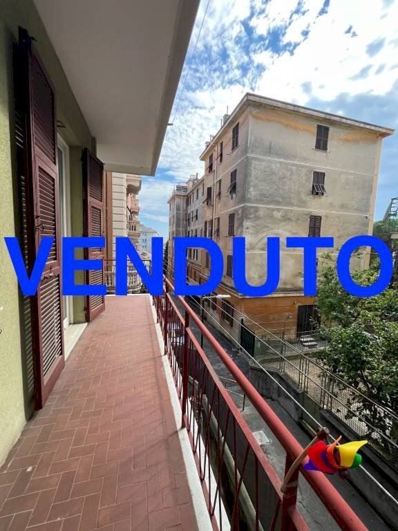 appartamento in vendita a Genova in zona Sestri Ponente