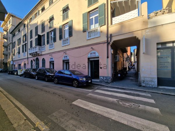 ufficio in vendita a Genova in zona Sestri Ponente