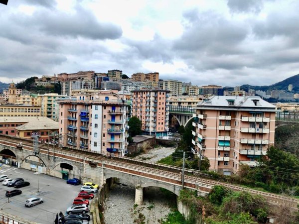 appartamento in vendita a Genova in zona Rivarolo