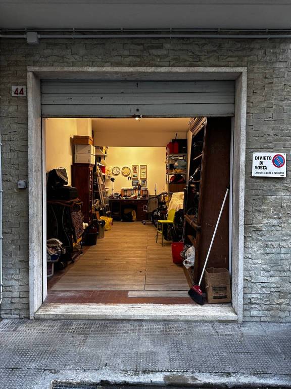 locale di sgombero in vendita a Genova in zona Nervi