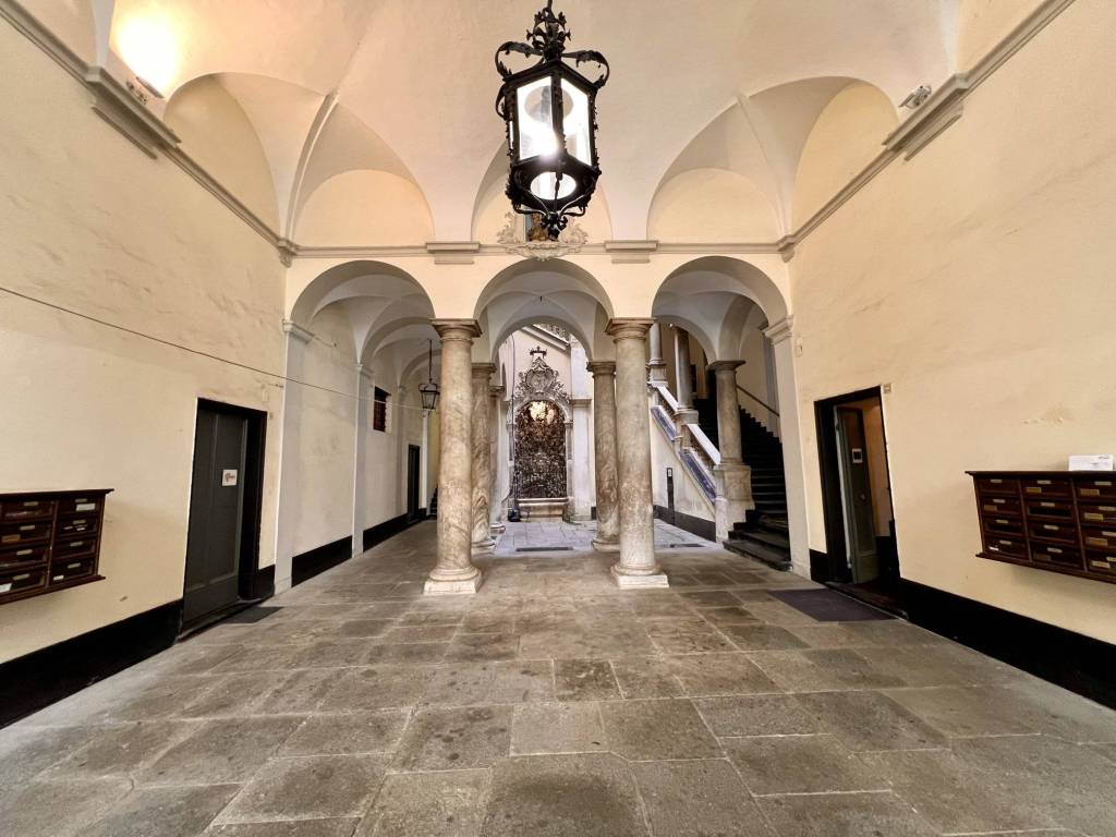 appartamento in vendita a Genova in zona Sottoripa / Maddalena / Molo