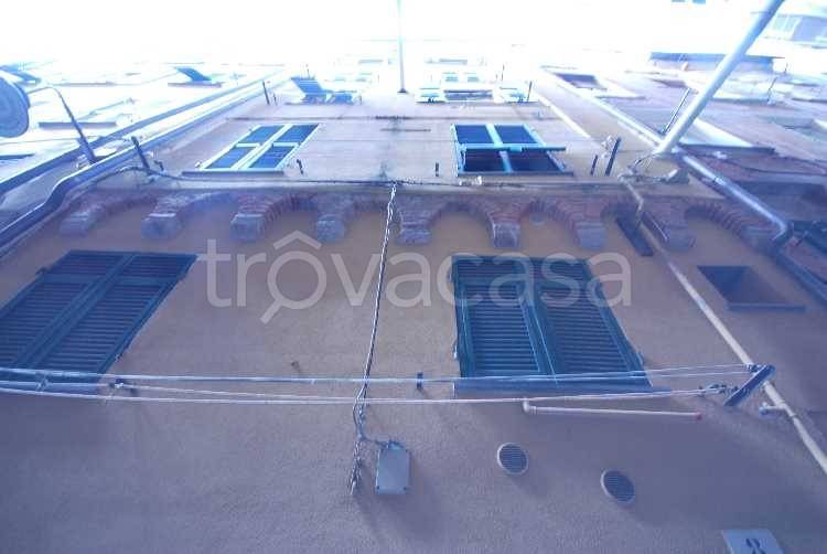 appartamento in vendita a Genova in zona Sottoripa / Maddalena / Molo