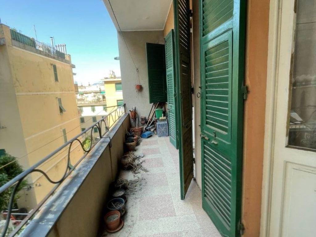 appartamento in vendita a Genova in zona Sestri Ponente