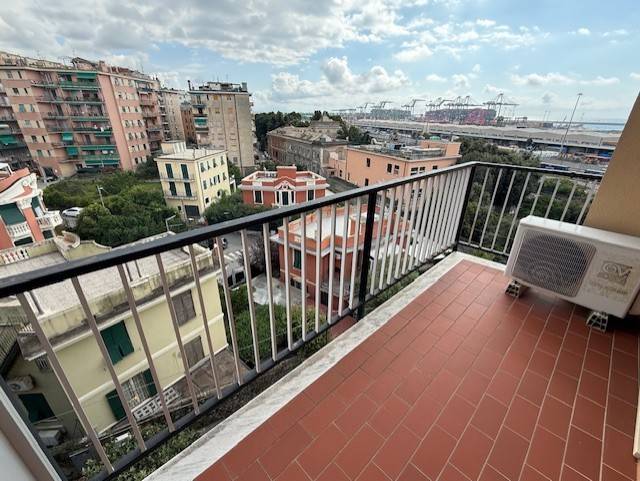 appartamento in vendita a Genova in zona Palmaro / Pra'
