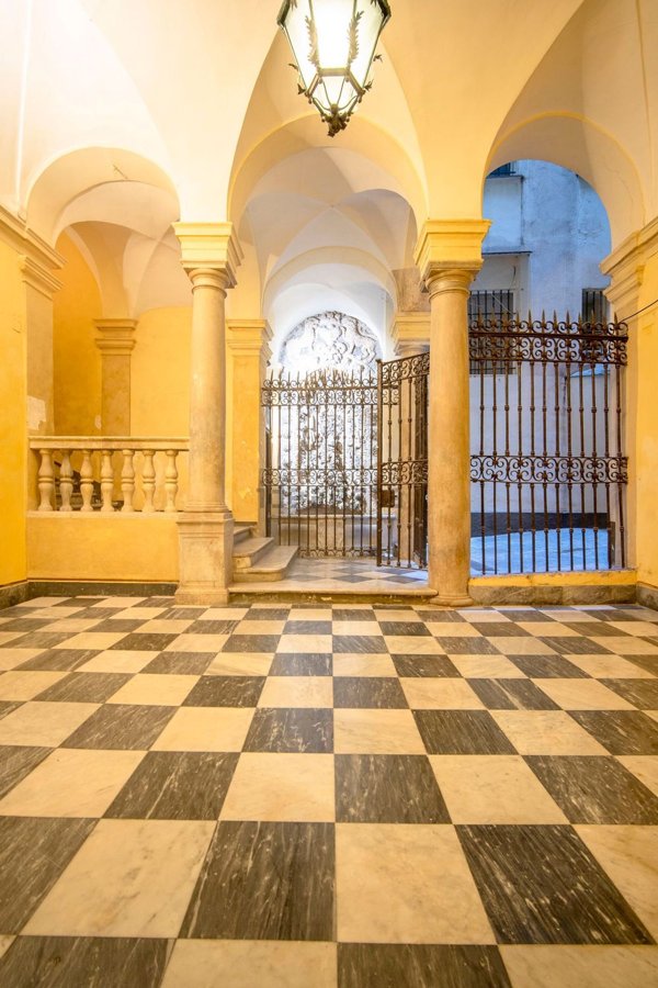 appartamento in vendita a Genova in zona Sottoripa / Maddalena / Molo