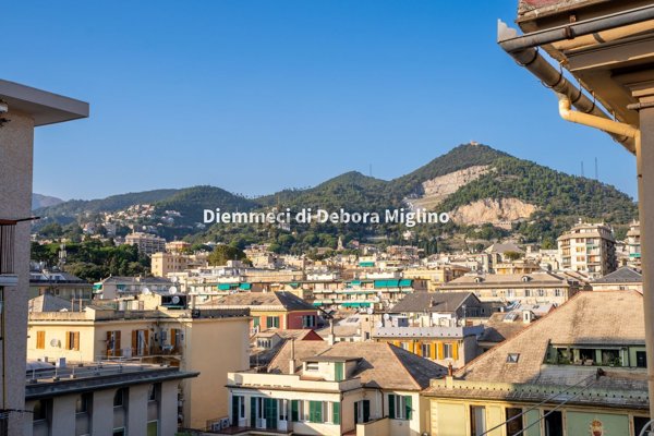 appartamento in vendita a Genova in zona Sestri Ponente
