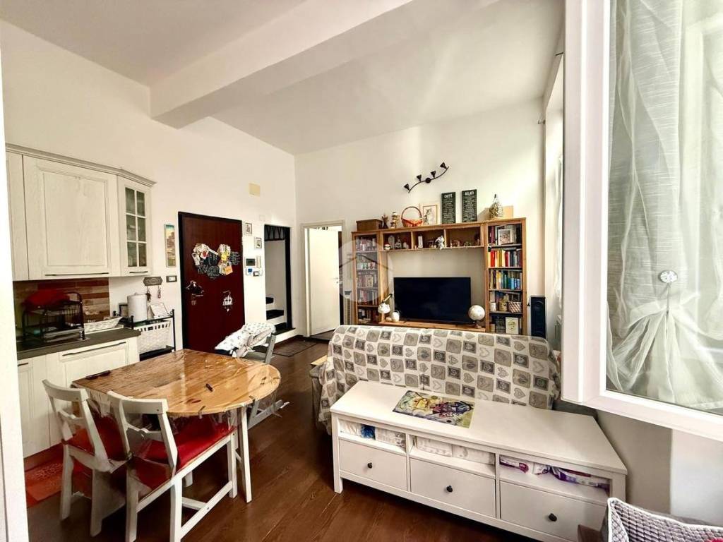 appartamento in vendita a Genova in zona Sottoripa / Maddalena / Molo