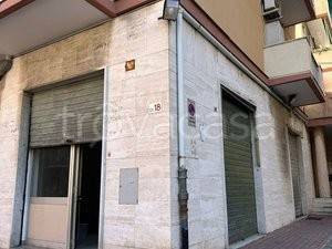 locale commerciale in vendita a Genova in zona Staglieno