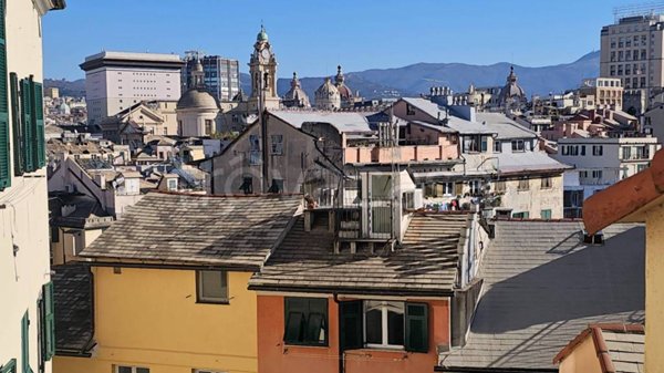 appartamento in vendita a Genova in zona Sottoripa / Maddalena / Molo