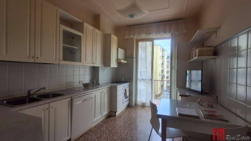 appartamento in vendita a Genova in zona Sestri Ponente