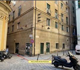 locale commerciale in vendita a Genova in zona Centro Storico