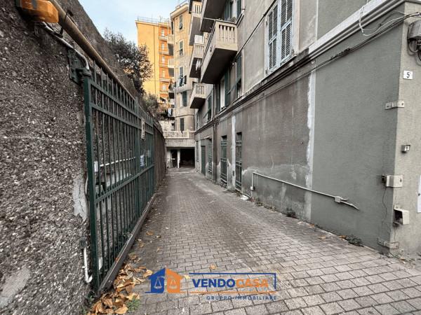 negozio in vendita a Genova in zona Cornigliano