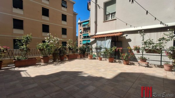 appartamento in vendita a Genova in zona Sestri Ponente
