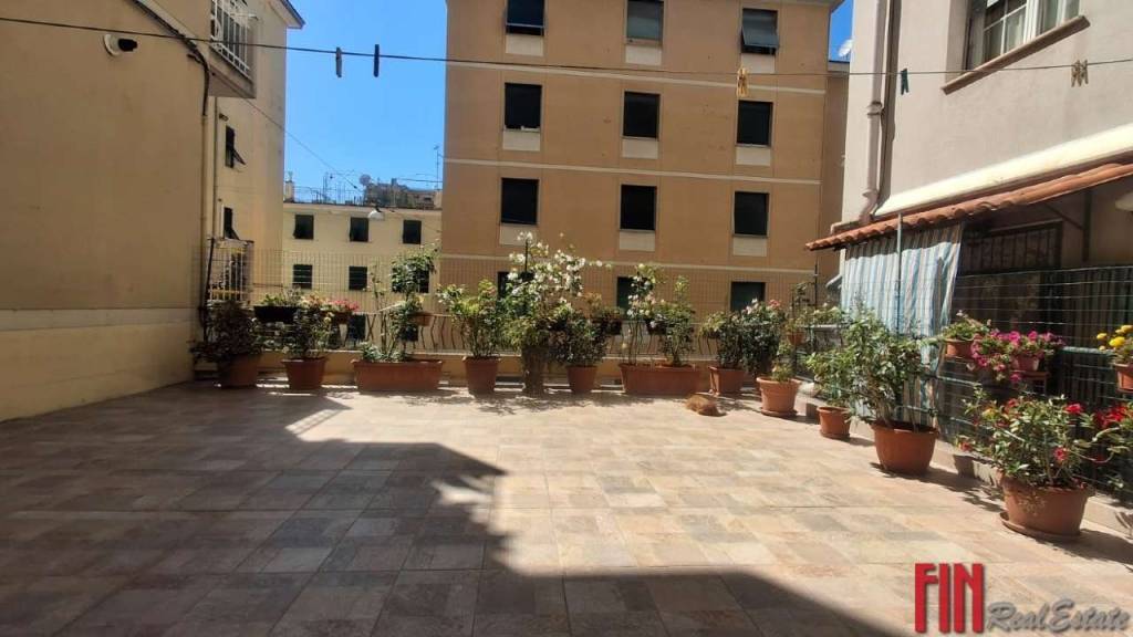 appartamento in vendita a Genova in zona Sestri Ponente