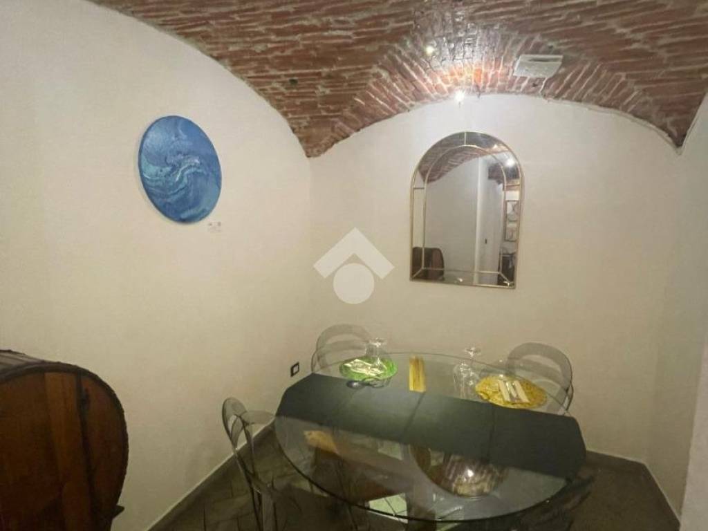 negozio in vendita a Genova in zona Sottoripa / Maddalena / Molo