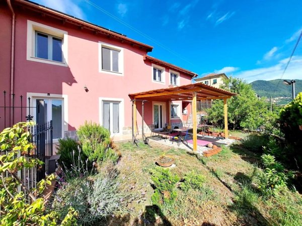 casa indipendente in vendita a Genova in zona Struppa