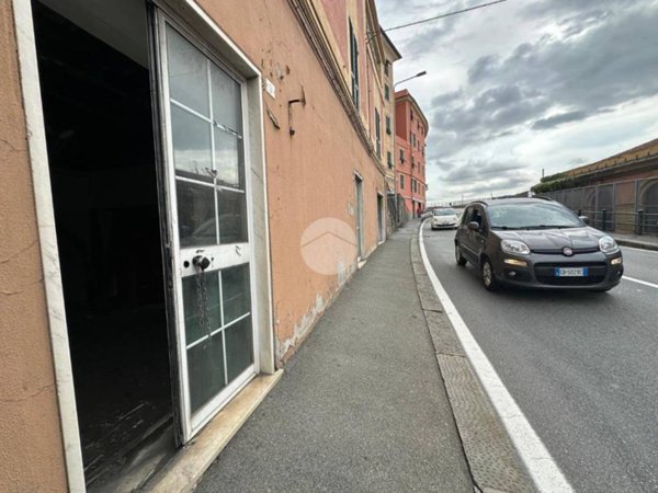 negozio in vendita a Genova in zona Voltri