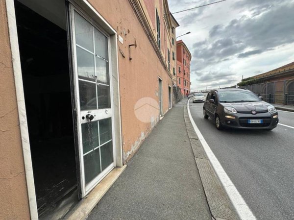 negozio in vendita a Genova in zona Voltri