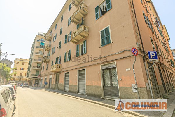appartamento in vendita a Genova in zona Sestri Ponente