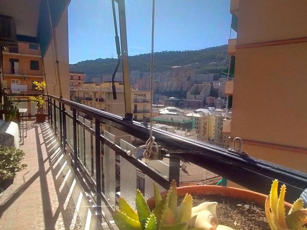 appartamento in vendita a Genova in zona Staglieno
