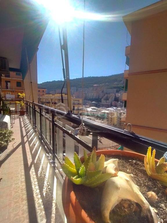 appartamento in vendita a Genova in zona Staglieno