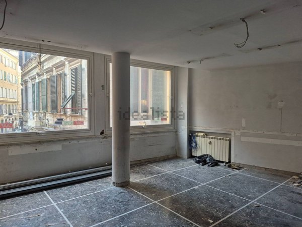 appartamento in vendita a Genova in zona Sottoripa / Maddalena / Molo