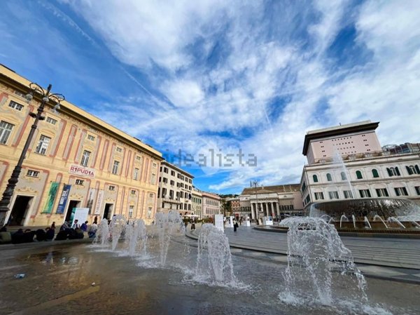 appartamento in vendita a Genova in zona Sottoripa / Maddalena / Molo