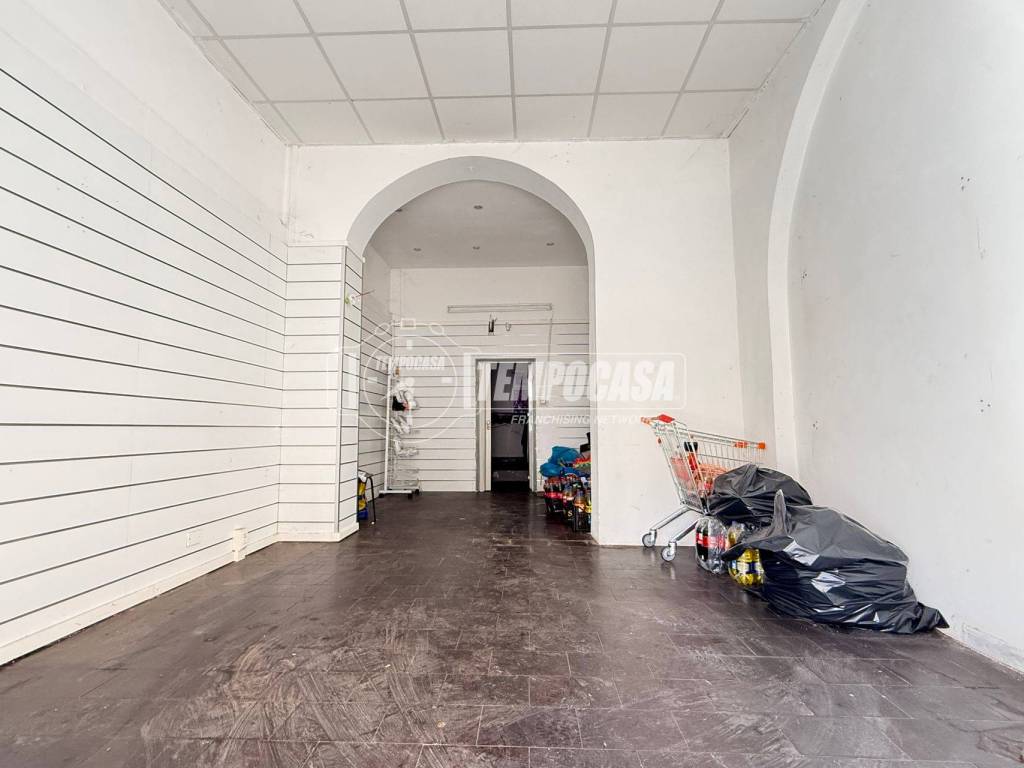 negozio in vendita a Genova in zona Bolzaneto