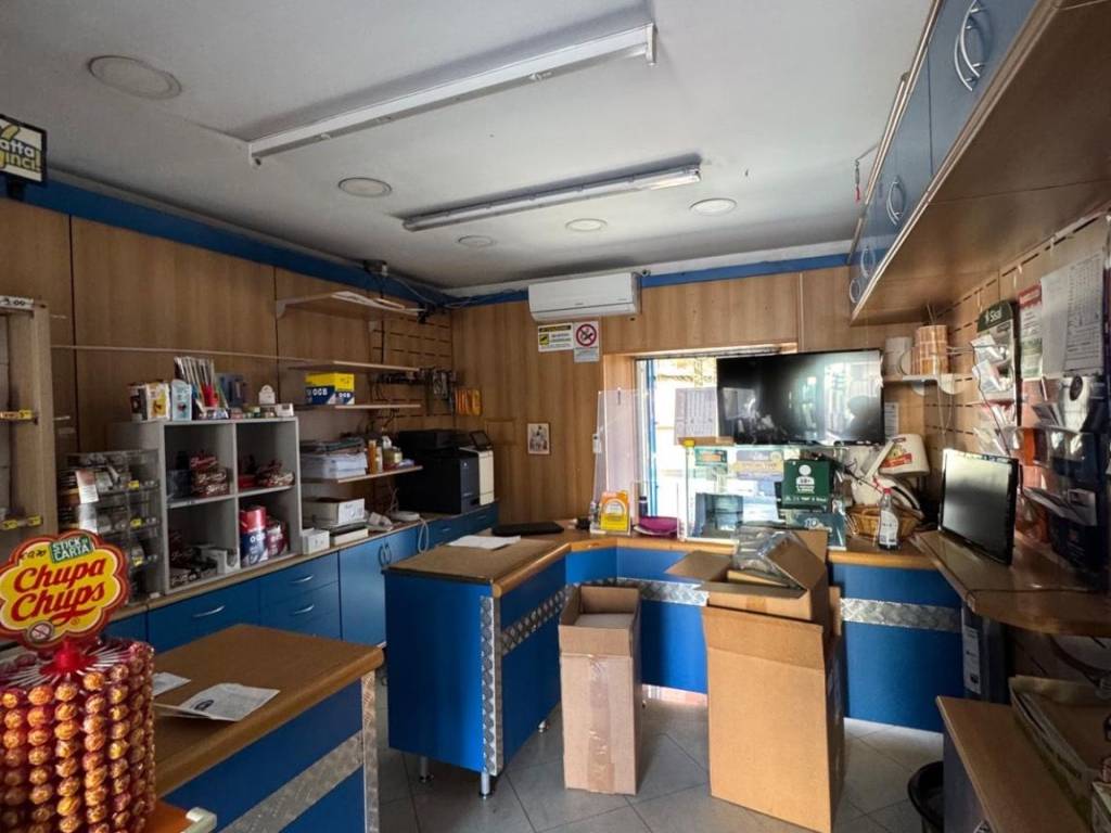 negozio in vendita a Genova in zona Molassana