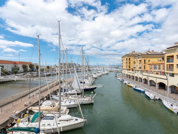 negozio in vendita a Genova in zona Sestri Ponente