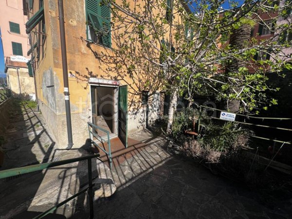 negozio in vendita a Genova in zona Palmaro / Pra'