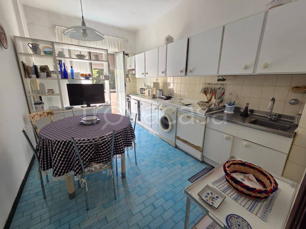 appartamento in vendita a Genova in zona Pegli