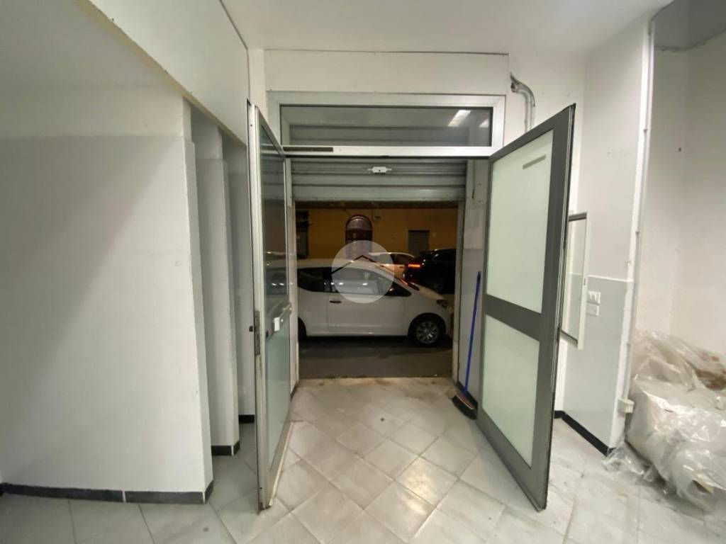 negozio in vendita a Genova in zona Sestri Ponente