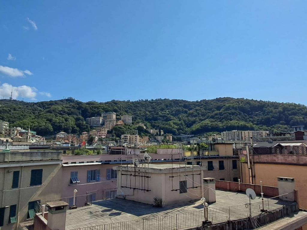 appartamento in vendita a Genova in zona Bolzaneto