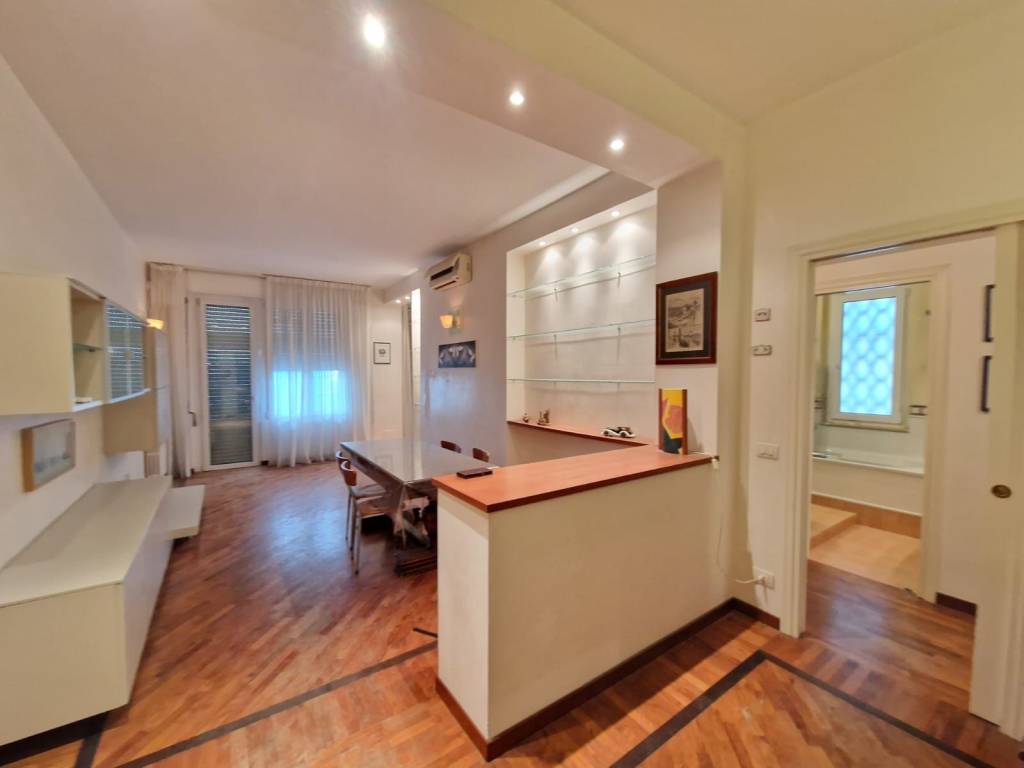 appartamento in vendita a Genova in zona Sturla