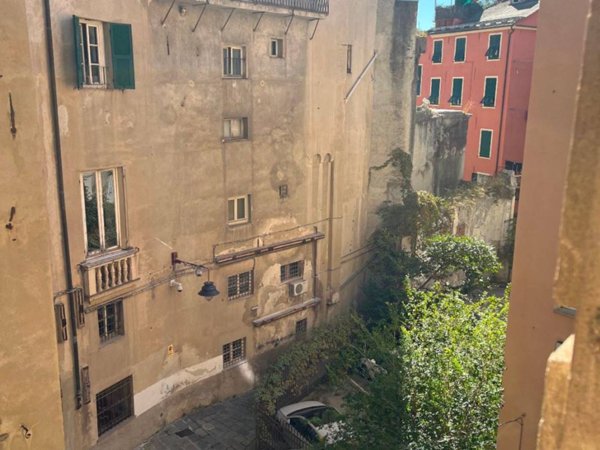 appartamento in vendita a Genova in zona Sottoripa / Maddalena / Molo