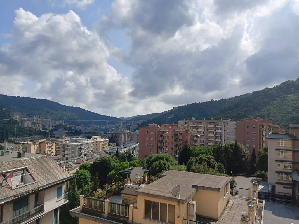appartamento in vendita a Genova in zona Molassana