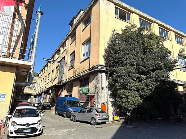 capannone in vendita a Genova in zona Borzoli