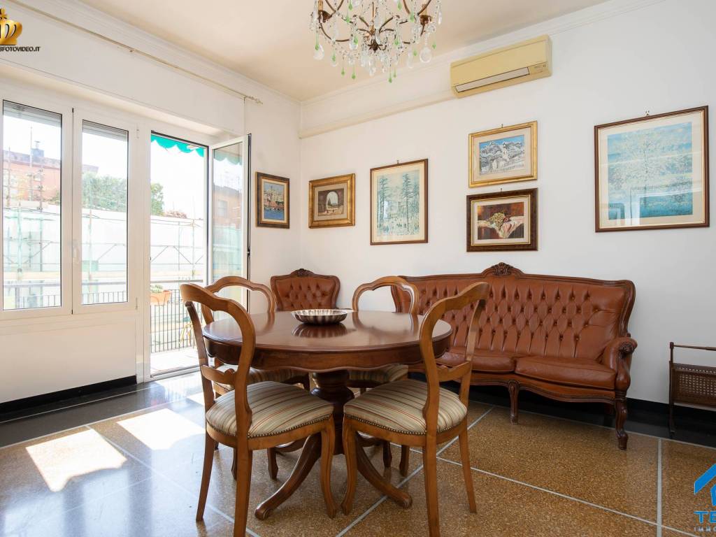 appartamento in vendita a Genova in zona Sottoripa / Maddalena / Molo