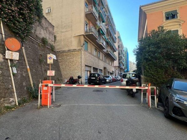 locale di sgombero in vendita a Genova in zona Centro Storico